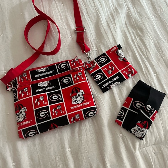 UGA crossbody with accessories - Picture 2 of 7